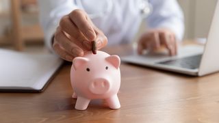 Valutazione del costo di un software gestionale per studio dentistico: confronto tra canone mensile, quota di attivazione e servizi inclusi